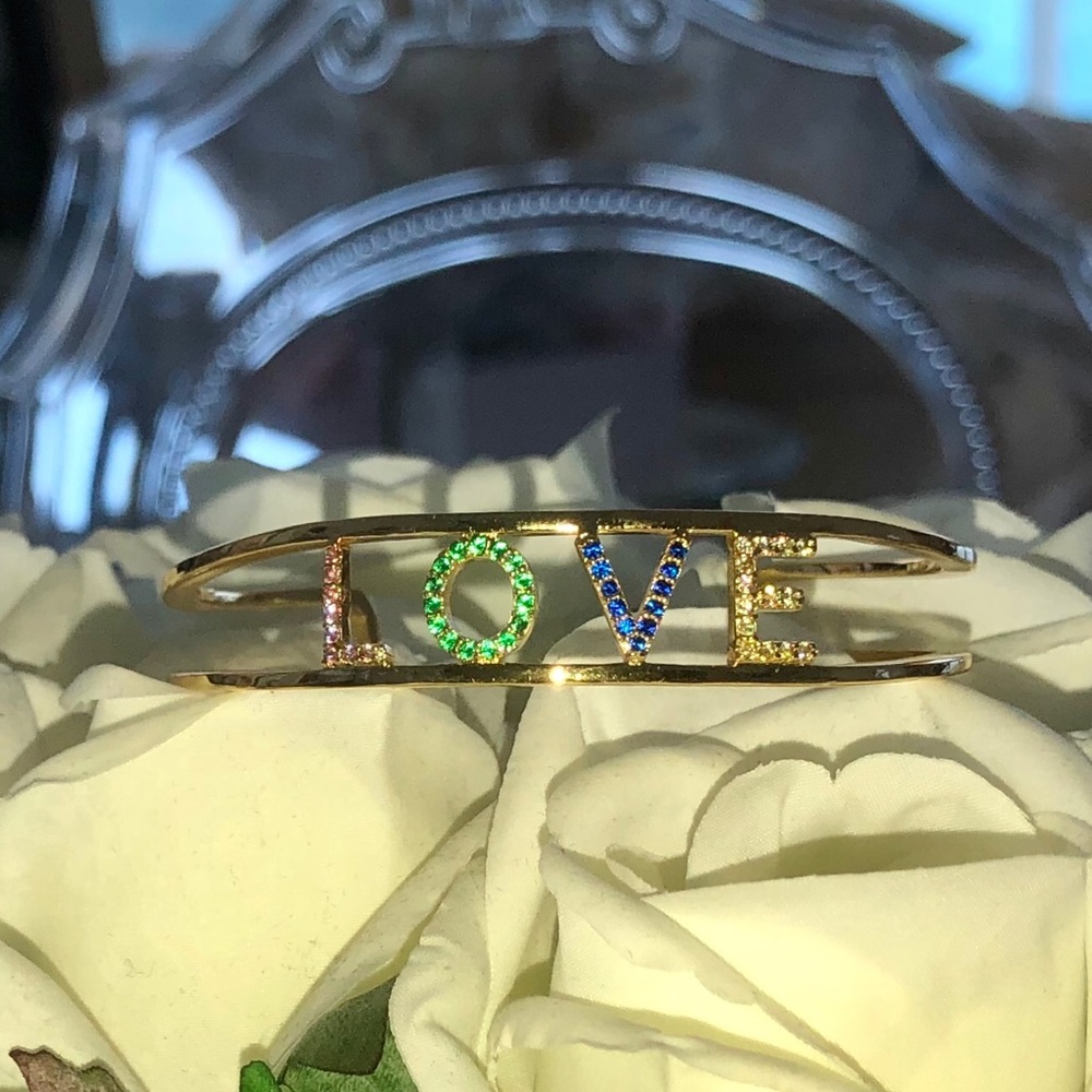 BRAND NEW Love rainbow color bracelet